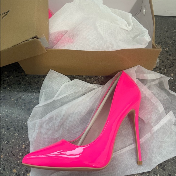 Women's Hot Pink Stiletto Heels - Picture 5 of 15